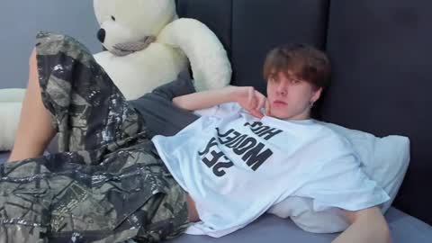 Snapshot of braxiboy chatting on 02-26-25, 03:08 Brax online show from 02-26-25, 03:08