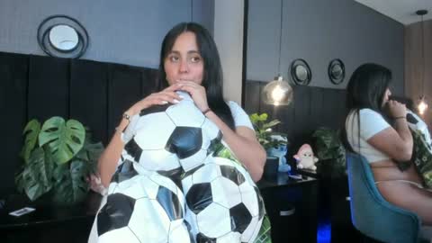 Snapshot of brenda__garcia chatting on 06-14-26, 02:24 online show from 06-14-26, 02:24