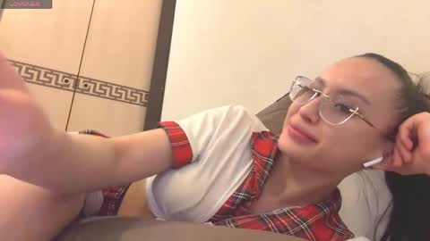 Mia   online show from 05-29-26, 05:00