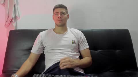 brian_mac online show from 01-03-25, 03:55