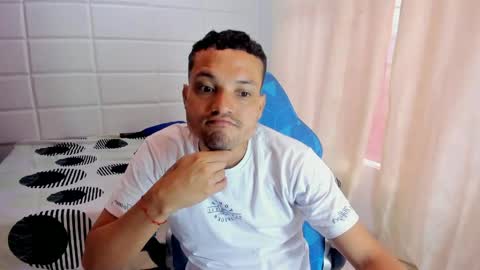 Snapshot of brian_waller chatting on 06-08-26, 02:28 BRIAN online show from 06-08-26, 02:28