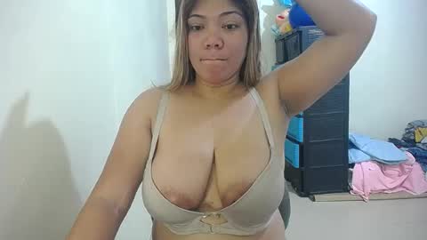 Snapshot of briana_lovexx chatting on 07-23-26, 01:58 Briana online show from 07-23-26, 01:58