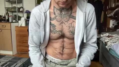 Snapshot of brianmuscle chatting on 05-18-26, 06:30 Brian online show from 05-18-26, 06:30