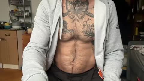Snapshot of brianmuscle chatting on 06-12-26, 04:33 Brian online show from 06-12-26, 04:33