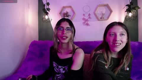 Snapshot of briarandblair chatting on 12-26-24, 01:32 briarandblair online show from 12-26-24, 01:32