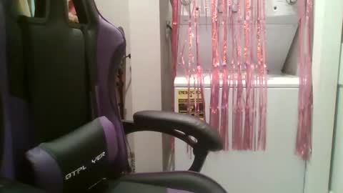 Snapshot of briny2021 chatting on 03-11-25, 04:10 Briny online show from 03-11-25, 04:10