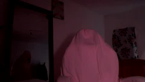 Britney online show from 04-19-26, 05:51