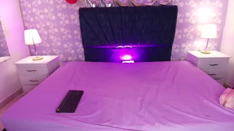 Snapshot of britneysweet_ chatting on 06-25-26, 07:51 BritneySweet online show from 06-25-26, 07:51