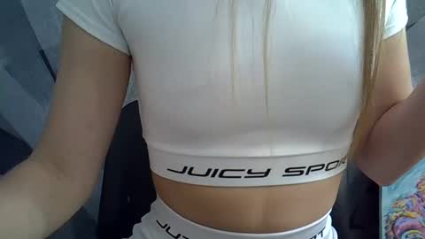 Snapshot of britneyxkittens chatting on 11-04-25, 08:02 BritneyxKittens online show from 11-04-25, 08:02