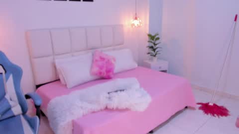 Snapshot of brittany_cute18 chatting on 12-17-24, 06:20 online show from 12-17-24, 06:20