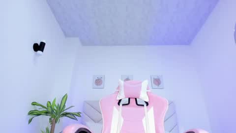 Snapshot of brittany_cute18 chatting on 01-21-25, 02:05 online show from 01-21-25, 02:05