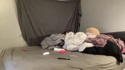 BrittanyBella  Oscar online show from 02-19-25, 05:38