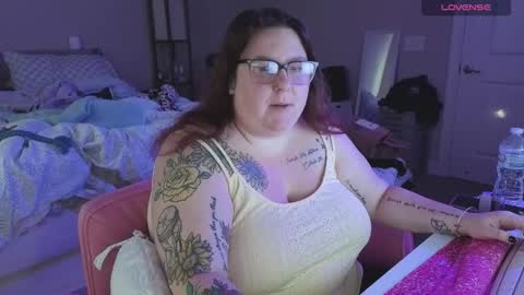 Snapshot of brookenicole3 chatting on 11-28-25, 01:03 Madam Brooke online show from 11-28-25, 01:03