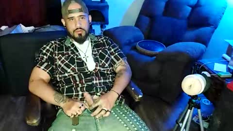 Snapshot of brownboyt chatting on 05-15-26, 08:16 brownboyt online show from 05-15-26, 08:16