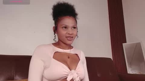 Snapshot of brownluxe chatting on 01-15-26, 11:26 brownluxe online show from 01-15-26, 11:26