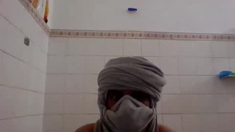 Snapshot of brownmanin40s chatting on 05-05-26, 07:00 brownmanin40s online show from 05-05-26, 07:00
