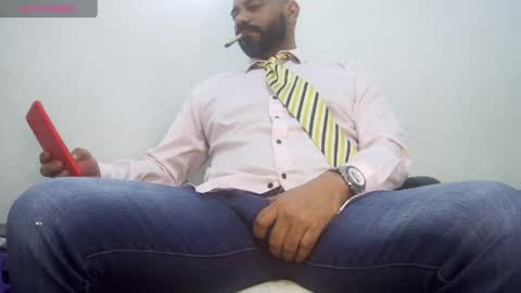 Snapshot of bruce_bigg chatting on 05-10-26, 09:53 Bruce online show from 05-10-26, 09:53