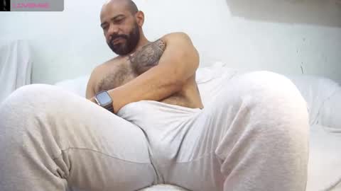 Snapshot of bruce_bigg chatting on 06-04-26, 02:01 Bruce online show from 06-04-26, 02:01