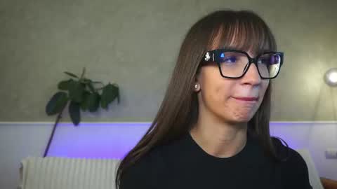 brunette_babee online show from 06-24-26, 03:55