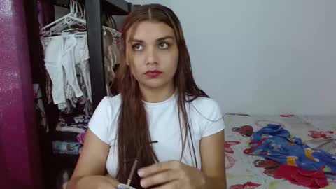 Snapshot of brunette_dan chatting on 02-15-25, 07:06 norma online show from 02-15-25, 07:06