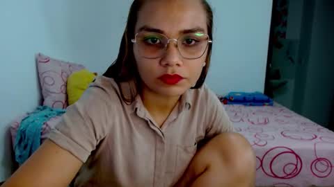 Snapshot of brunette_dan chatting on 03-06-25, 03:46 norma online show from 03-06-25, 03:46