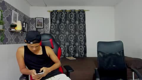 Snapshot of bruno_snow chatting on 10-13-25, 03:39 bruno_snow online show from 10-13-25, 03:39