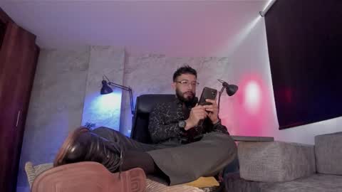 Andres Suarez online show from 11-23-25, 01:22