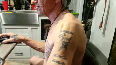 Snapshot of brushsquach chatting on 03-02-25, 07:43 Steve... aka SkinnieDippin aka TimberTramp online show from 03-02-25, 07:43