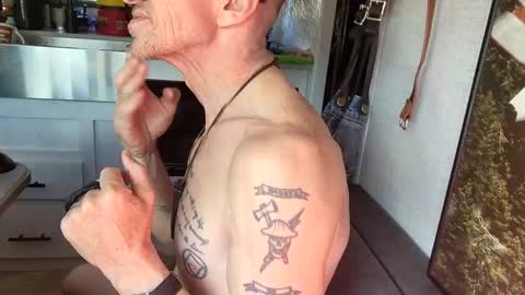 Snapshot of brushsquach chatting on 03-05-25, 07:38 Steve... aka SkinnieDippin aka TimberTramp online show from 03-05-25, 07:38