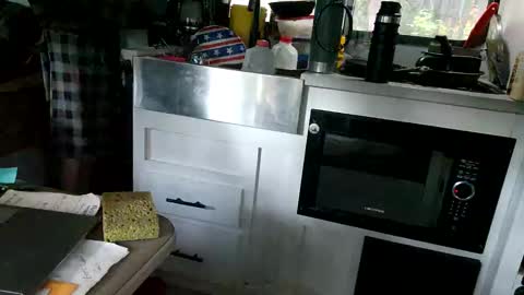 Snapshot of brushsquach chatting on 10-08-25, 02:58 Steve... aka SkinnieDippin aka TimberTramp online show from 10-08-25, 02:58