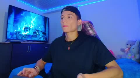 Snapshot of bryam_hot chatting on 01-06-25, 01:53 BRYAM INDEPENDENT MODEL online show from 01-06-25, 01:53