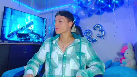 Snapshot of bryam_hot chatting on 01-11-25, 01:16 BRYAM INDEPENDENT MODEL online show from 01-11-25, 01:16