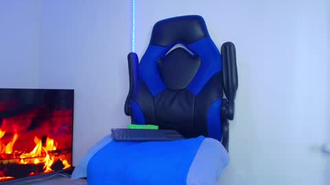 Snapshot of bryam_hot chatting on 01-29-25, 05:51 BRYAM INDEPENDENT MODEL online show from 01-29-25, 05:51