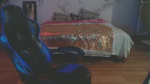 Snapshot of bubblebut11 chatting on 12-24-24, 11:33 Isabella but call me isa  online show from 12-24-24, 11:33