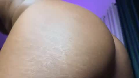 Snapshot of bubblous20 chatting on 12-08-24, 03:21 Im Tisia online show from 12-08-24, 03:21