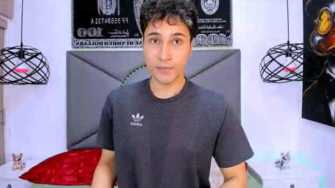 Snapshot of buddy_whitte chatting on 02-18-26, 04:58 Buddy Whitte online show from 02-18-26, 04:58