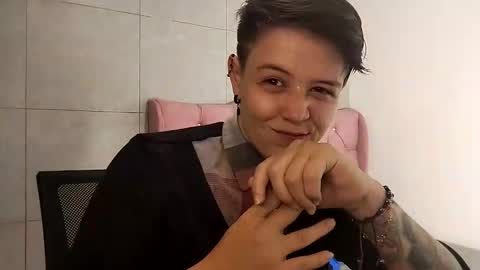 Snapshot of bug2025 chatting on 09-20-25, 02:34 bug2025 online show from 09-20-25, 02:34