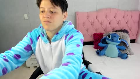 Snapshot of bug2025 chatting on 10-08-25, 03:04 bug2025 online show from 10-08-25, 03:04