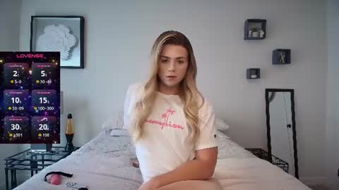 Snapshot of buitifulblonde chatting on 06-11-26, 05:00 buitifulblonde online show from 06-11-26, 05:00