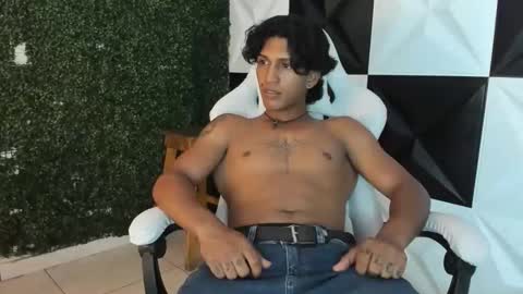 bull_cam online show from 11-05-25, 06:08