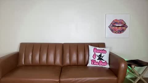 Snapshot of bunnieandthedude chatting on 01-04-25, 03:40 BUNNIE and THE DUDE TheLebowskis online show from 01-04-25, 03:40