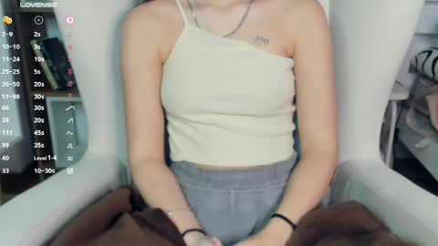 Snapshot of bunny_nova chatting on 04-29-26, 08:18 Aria online show from 04-29-26, 08:18