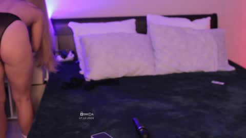 B U N N Y online show from 12-17-24, 03:06