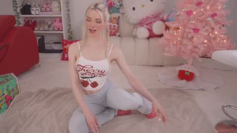 Snapshot of bunnydollstella chatting on 12-06-24, 10:19 Stella online show from 12-06-24, 10:19