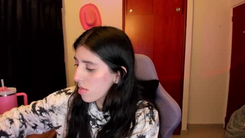 Snapshot of bunnyy09 chatting on 12-17-24, 12:12 Jess online show from 12-17-24, 12:12