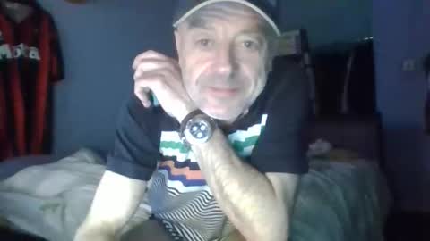 burnleyguy1977 online show from 05-08-26, 02:06