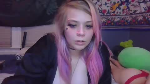 Snapshot of burnthemail chatting on 12-05-24, 06:10 lilly online show from 12-05-24, 06:10