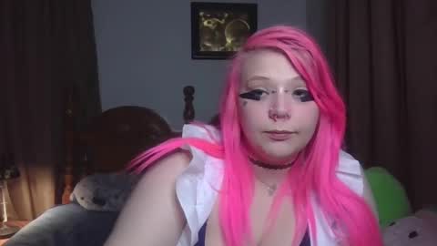 Snapshot of burnthemail chatting on 01-26-25, 12:22 lilly online show from 01-26-25, 12:22