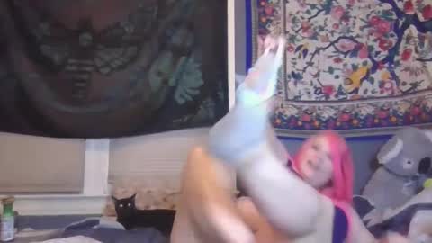 Snapshot of burnthemail chatting on 02-06-25, 09:43 lilly online show from 02-06-25, 09:43