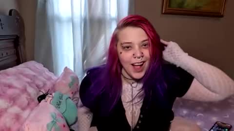 Snapshot of burnthemail chatting on 03-22-26, 10:35 lilly online show from 03-22-26, 10:35